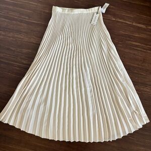 Babaton Aritzia Pleated Skirt Birch Size Small | New with Tags | NWOT